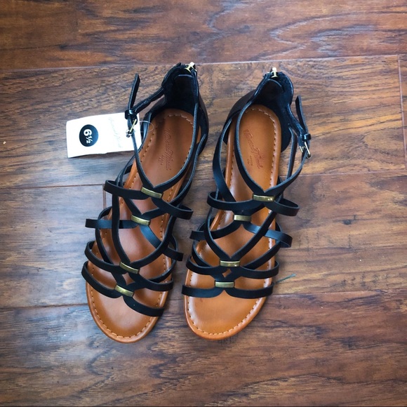 | Universal Thread | Sandals - Picture 3 of 5